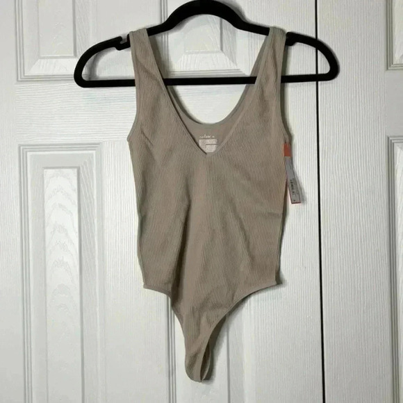 Colsie Women's Seamless Ribbed Bodysuit - Picture 5 of 10